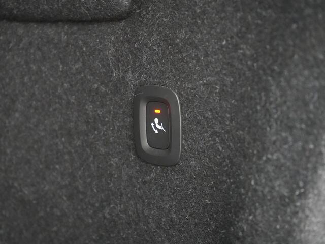 Volvo XC40 T5 Ultimate Dark PHEV 262pk Dealer O.H. | Trekhaak Af Fabriek | Panodak | Camera | Harman / Kardon | Alcantara Sportstoelen Memory & Verwarmd | Apple Carplay | Navigatie | Stuur Verwarmd | Keyless | DAB | Virtual | 19"L.M |