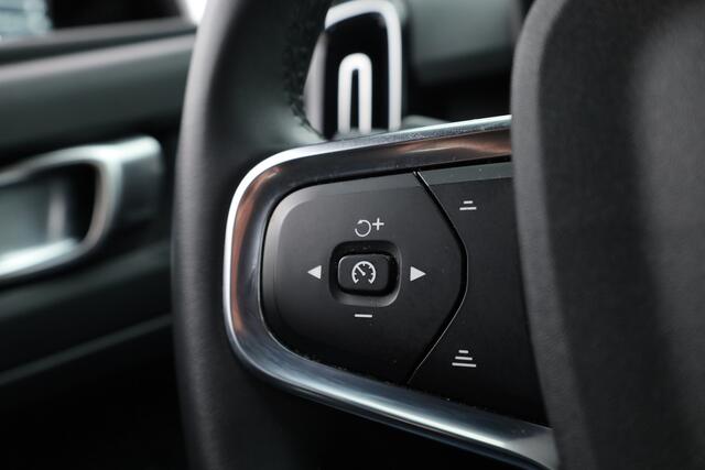 Volvo XC40 Recharge Twin Plus 78 kWh | Rijklaar! | 94.6% SOH | Dig. Cockpit | Bliss | Camera+PDC | Stuur-stoelverw. | Adapt. Cruise | Elek. Klep | Nav+App.Connect | LED | 20'' V