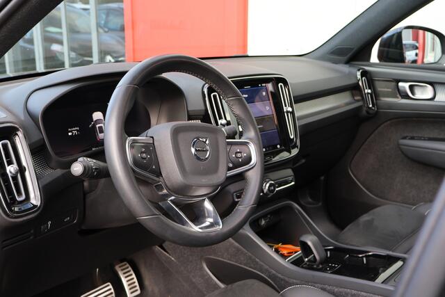 Volvo XC40 Recharge Pro 70kWh | Origineel NL | Dealer Onderhouden | Panoramadak | 360° Camera | Harman/Kardon | ACC |