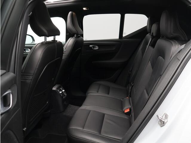 Volvo XC40 1.5 T5 Recharge R-Design / Trekhaak / Panoramadak / Harman Kardon / 360 Camera / Lederen Bekleding / Elektrische Stoelen / Getint Glas /