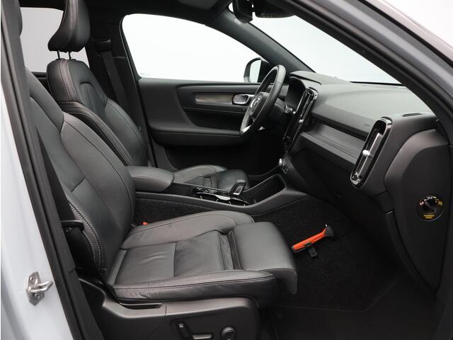 Volvo XC40 1.5 T5 Recharge R-Design / Trekhaak / Panoramadak / Harman Kardon / 360 Camera / Lederen Bekleding / Elektrische Stoelen / Getint Glas /