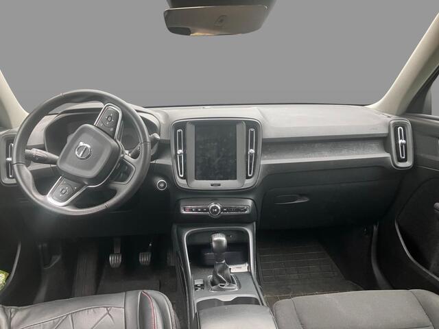 Volvo XC40 1.5 T3 Momentum | Standkachel | Volvo on Call | Stoelverwarming V + A | Stuurverwarming | Regensensor | 4 voudig verstelbare lendesteun | Parkeersensoren |