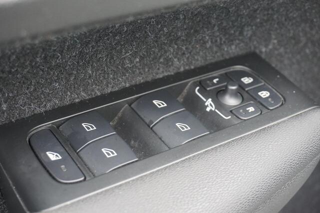 Volvo XC40 1.5 T2 Momentum Core | Trekhaak | Navigatie | LED | Parkeercamera | Parkeersensoren V+A | Lichtmetalen Velgen | Apple Carplay | Android Auto