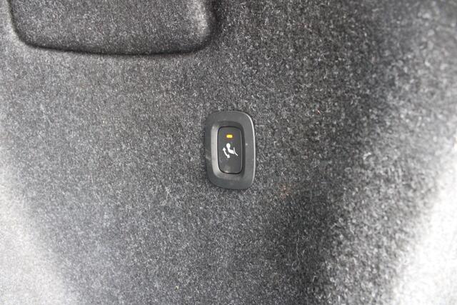 Volvo XC40 Recharge P8 408PK AWD R-Design | Adapt. Cruise | BLIS | Keyless Entry | El. Trekhaak | PDC Achter | El. Achterklep | Nubuck bekleding |