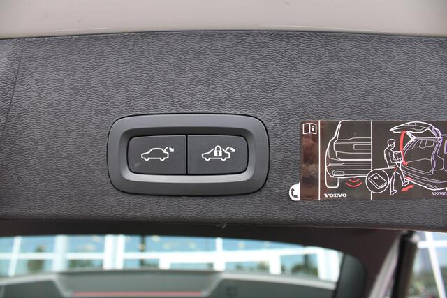 Volvo XC40 Recharge P8 408PK AWD R-Design | Adapt. Cruise | BLIS | Keyless Entry | El. Trekhaak | PDC Achter | El. Achterklep | Nubuck bekleding |