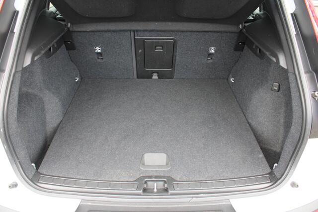 Volvo XC40 Recharge P8 408PK AWD R-Design | Adapt. Cruise | BLIS | Keyless Entry | El. Trekhaak | PDC Achter | El. Achterklep | Nubuck bekleding |
