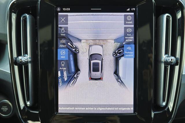 Volvo XC40 B3 Plus Black Edition - IntelliSafe Assist & Surround - 360º Camera - Harman Kardon audio - Verwarmde voorstoelen & stuur - Parkeersensoren voor & achter - Elektr. bedienb. voorstoelen met geheugen links - Draadloze tel. lader - Standkachel - Extra getint