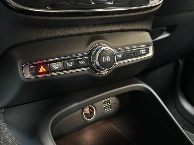 Volvo XC40 1.5 T5 Twin Engine Inscription 252Pk Automaat (APPLE CARPLAY, GROOT NAVI, LEDER, GETINT GLAS, SPORTSTOELEN, LANE ASSIST, KEYLESS, NIEUWSTAAT)