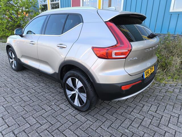 Volvo XC40 1.5 T4 Plug-in hybrid Core Bright Comfort stoelen met verwarming, electr A klep, Camera, carplay, donkere hemel, 1e eigenaar, all season banden