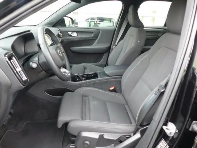 Volvo XC40 Recharge Core 70 kWh ** WARMTEPOMP, TREKH, STUURVERW, 4-SEIZ. BND ** 1e EIG - UNFALLFREI ** ** INFORMEER OOK NAAR ONZE AANTREKKELIJKE FINANCIAL-LEASE TARIEVEN **