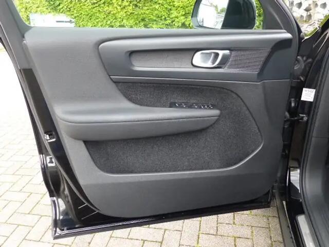Volvo XC40 Recharge Core 70 kWh ** WARMTEPOMP, TREKH, STUURVERW, 4-SEIZ. BND ** 1e EIG - UNFALLFREI ** ** INFORMEER OOK NAAR ONZE AANTREKKELIJKE FINANCIAL-LEASE TARIEVEN **