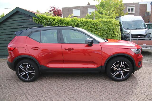 Volvo XC40 T3 R-Design/HARMAN KARDON/360 Camera /PANO/TREKHAAK