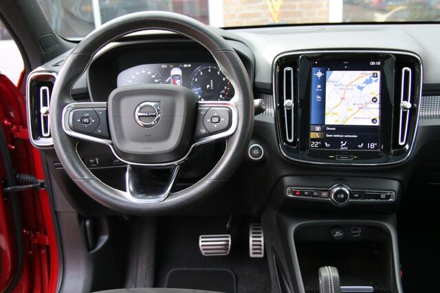 Volvo XC40 T3 R-Design/HARMAN KARDON/360 Camera /PANO/TREKHAAK