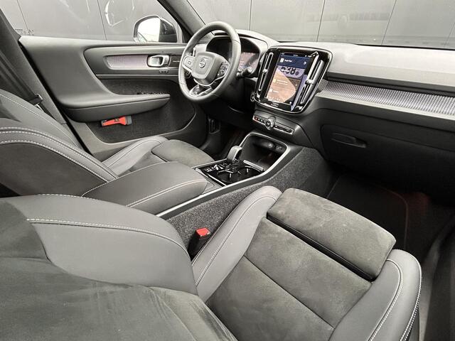 Volvo XC40 2.0 B3 Plus Dark intellisafe/ voorruitverwarming/ climate line/ harman kardon/ trekhaak/ extra getint glas