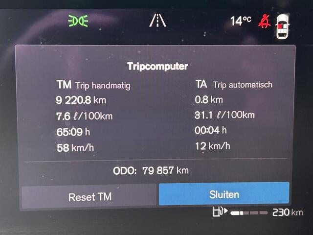 Volvo XC40 2.0 B3 Plus Dark intellisafe/ voorruitverwarming/ climate line/ harman kardon/ trekhaak/ extra getint glas