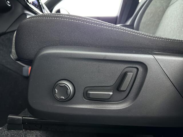 Volvo XC40 B4 Plus Dark | Parkeercamera | Harman Kardon | Stoel- en Stuurverwarming | Trekhaak