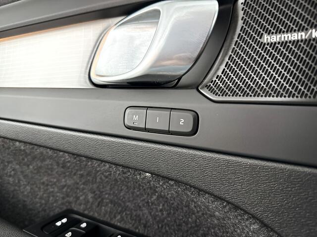 Volvo XC40 B4 Plus Dark | Parkeercamera | Harman Kardon | Stoel- en Stuurverwarming | Trekhaak