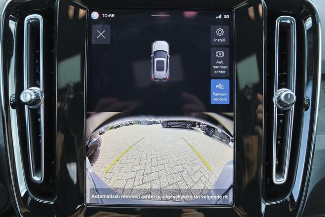 Volvo XC40 Extened Range Core 82 kWh - IntelliSafe Assist & Surround - Parkeercamera achter - Verwarmde voorstoelen, stuur & achterbank - Parkeersensoren voor & achter - Draadloze tel. lader - Warmtepomp - Extra getint glas - Inklapbare trekhaak - 19' LMV