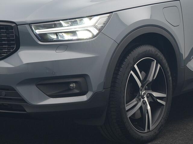 Volvo XC40 T5 Recharge R-Design PHEV 262pk Dealer O.H. | Trekhaak Af Fabriek | Camera | Alcantara Sportstoelen & Stuur Verwarmd | Keyless | Blis | Apple Carplay | Navigatie | DAB | Cruise Control | 19"L.M | Plug In Hybrid |