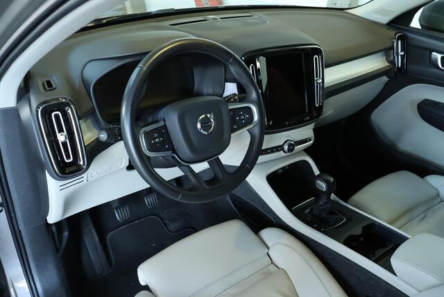 Volvo XC40 T2 Inscription | Lederen bekleding | Panoramadak | Semi Elektrische Wegklapbare Trekhaak | Elektrische wegklapbare trekhaak | Elektrische bedienbare voorstoelen | Dealeronderhouden | 1ste Eigenaar |