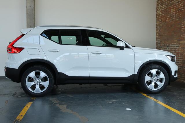 Volvo XC40 T2 Momentum Business | Adaptieve cruise control | Verwarmbare voorruit | Elektrische achterklep | Apple carplay/Android auto | Keyless | Parkeercamera achter | 18 inch Lichtmetalen velgen