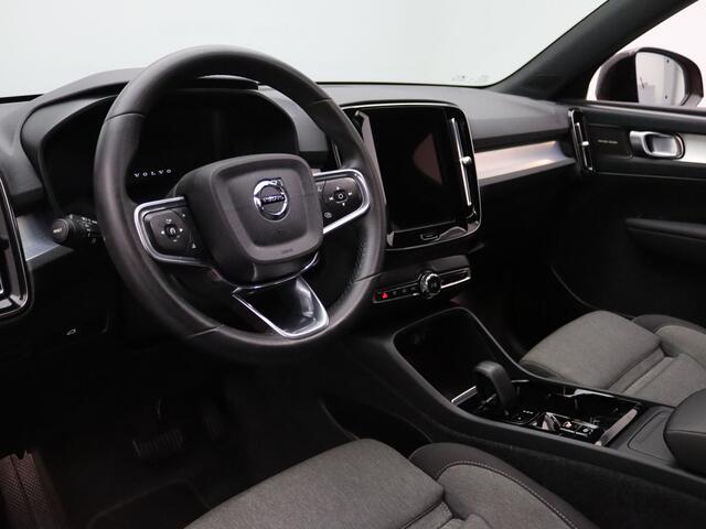Volvo XC40 B4 Plus Dark 200pk Harman Kardon | Camera | Stoel-/stuurverw. | Trekhaak elektrisch.