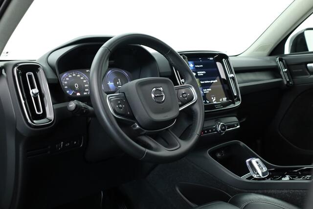 Volvo XC40 1.5 T4 Plug-in hybrid Plus Dark | Pano | Elek. Trekhaak | Leder | 20'' | Camera | Stoel- Stuurverw. | H&K
