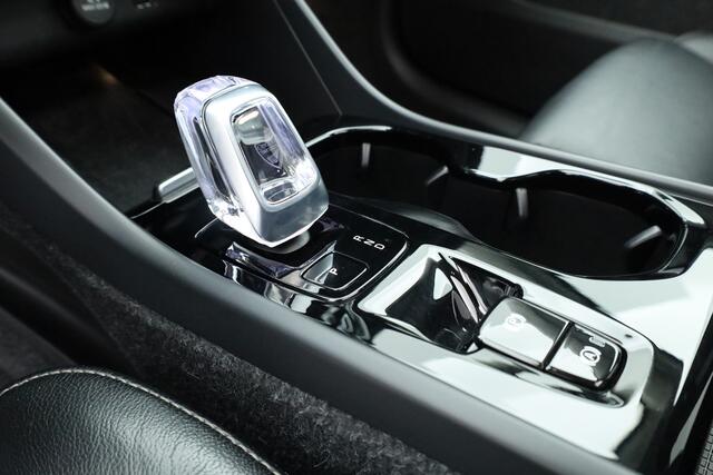 Volvo XC40 1.5 T4 Plug-in hybrid Plus Dark | Pano | Elek. Trekhaak | Leder | 20'' | Camera | Stoel- Stuurverw. | H&K