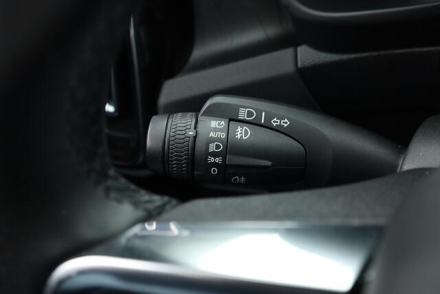 Volvo XC40 1.5 T4 Plug-in hybrid Plus Dark | Pano | Elek. Trekhaak | Leder | 20'' | Camera | Stoel- Stuurverw. | H&K