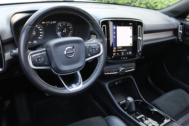 Volvo XC40 2.0 T5 AWD R-Design 248PK (Panoramadak Sportleder Carplay Navi/Camera HarmanKardon Trekhaak Full-Led 19Inch PrivacyGlass Pdc V+A)