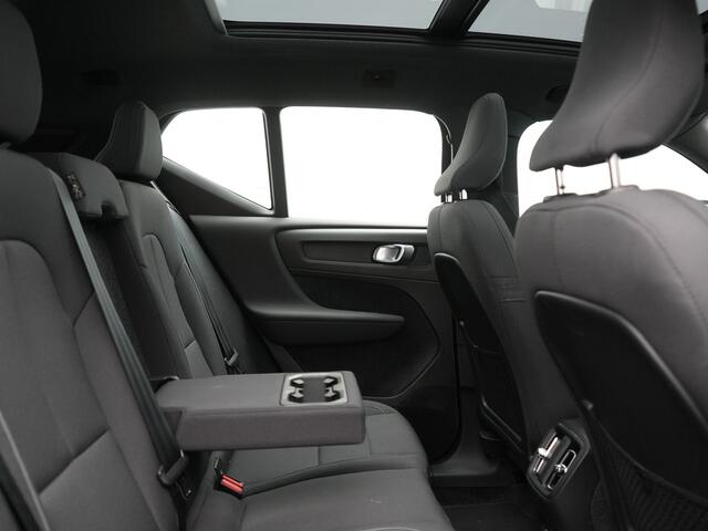 Volvo XC40 Single Motor Extended Range Ultimate 78 kWh 252pk Dealer O.H. | Panodak | Adaptive Cruise | 360 Camera | Harman / Kardon | Warmtepomp | Sportstoelen Memory & Verwarmd | Google Assistent | Keyless | Blis | Apple Carplay | DAB |