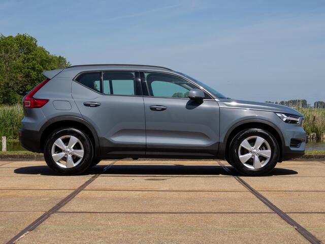Volvo XC40 1.5 T2 Momentum Core LED Virtual cockpit Navi