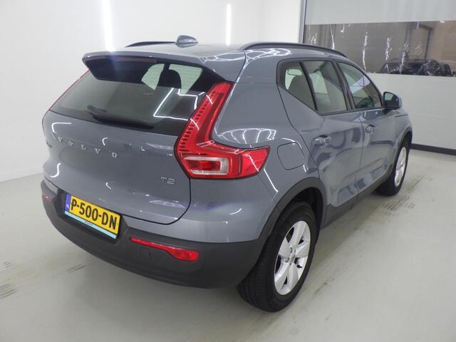 Volvo XC40 1.5 T2 Momentum Core | Parkeersensoren voor en achter | parkeercamera | Cruise control | Navigatie | Roofrails | Climate control | Regensensor |