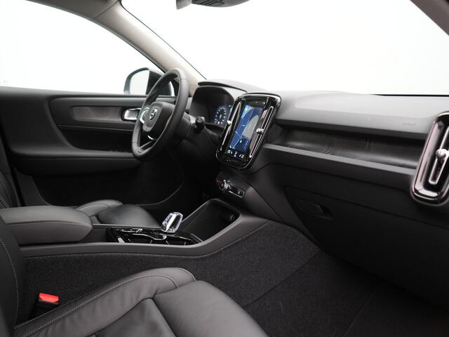 Volvo XC40 T5 Plus Dark PHEV 262pk Dealer O.H. | Adaptive Cruise | 360 Camera | Harman / Kardon | Lederen Sportstoelen Memory & Verwarmd | Keyless | Blis | Stuur Verwarmd | Apple Carplay | Navigatie | DAB | 19"L.M | Plug In Hybrid |