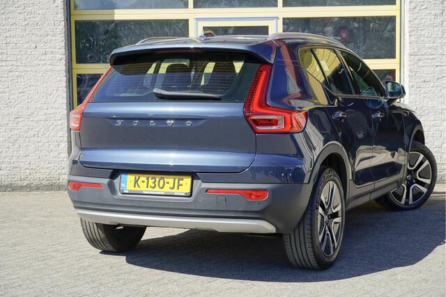 Volvo XC40 1.5 T2 Automaat! Business Pro BJ2021 Lmv 19" | Led V+A | Pdc | Keyless entry | Elek. achterklep | Achteruitrijcamera | App-Connect | Navi | Virtual cockpit | Climate control | Cruise control | Sportstoelen | Zwarte hemel | Getint glas