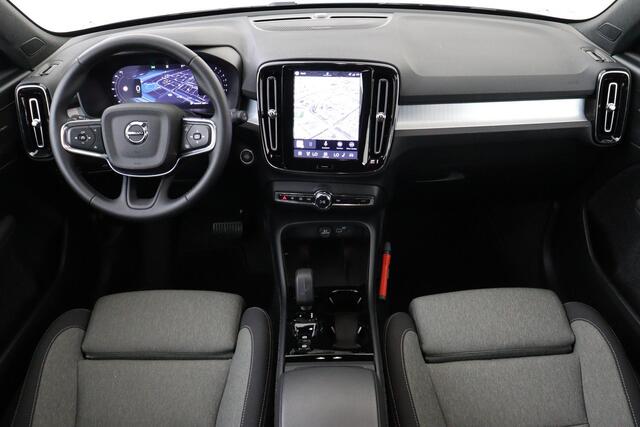Volvo XC40 B4 (M-HYBRID) PLUS DARK -CAMERA|ADAP.CRUISE|VERW.VOORRUIT|TREKHAAK|HARMAN/KARDON|19"