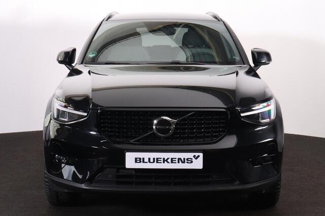 Volvo XC40 T5 Recharge Plus Dark - IntelliSafe Assist & Surround - Harman/Kardon audio - Parkeercamera achter - Verwarmde voorstoelen & stuur - Parkeersensoren voor & achter - Elektr. bedienb. voorstoelen met geheugen links - Draadloze tel. lader - Extra getint glas