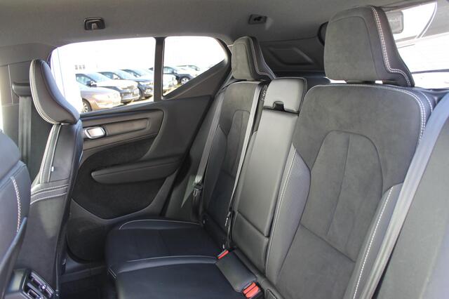 Volvo XC40 T5 262PK Automaat Recharge R-Design Navigatie / Apple Carplay / DAB+ / Road Sign Information / Parkeersensoren voor en achter / Cruise Control(Verhuurd)