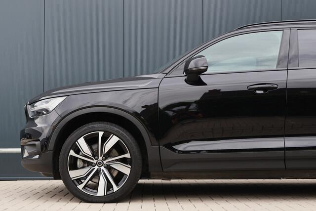 Volvo XC40 Recharge Pro 70 kWh | Full Options | R-design | Pano | Trekhaak | 360 camera | Harman Kardon | 20 inch | Adaptieve cruise | Verwarmd stuurwiel