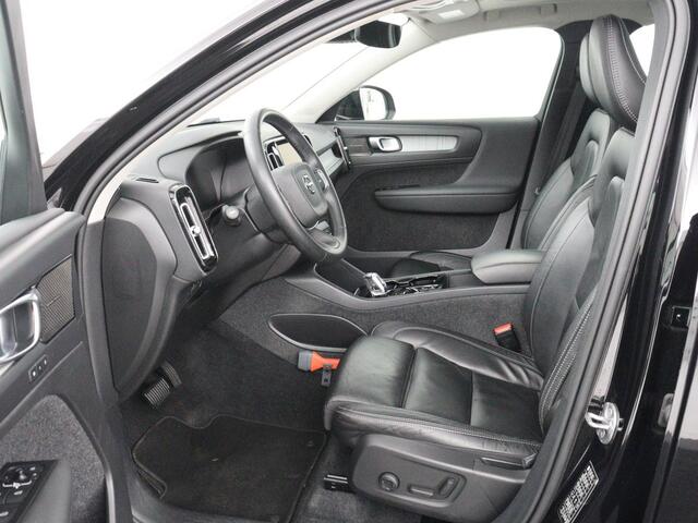 Volvo XC40 1.5 T5 Recharge Inscription | SOH 89,7% | Panoramadak | Leder | 360 Camera | Trekhaak | Stoelverwarming | Adaptive cruise | Memory | Carplay | Navigatie | Keyless | Full LED | Parkeerhulp | PHEV | Plug In