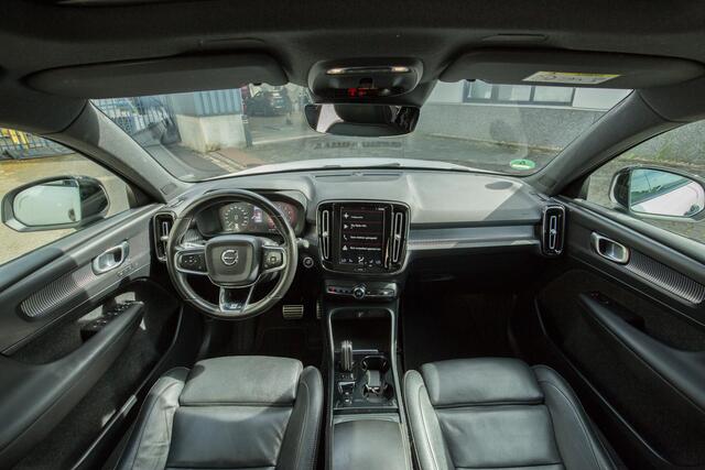 Volvo XC40 2.0 T4 R-Design