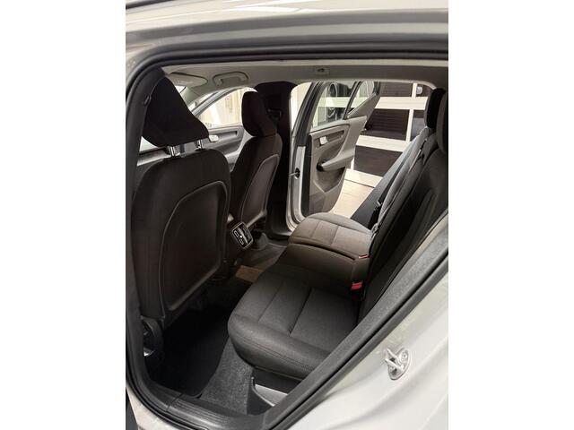 Volvo XC40 2.0 B3 Essential mild-hybride