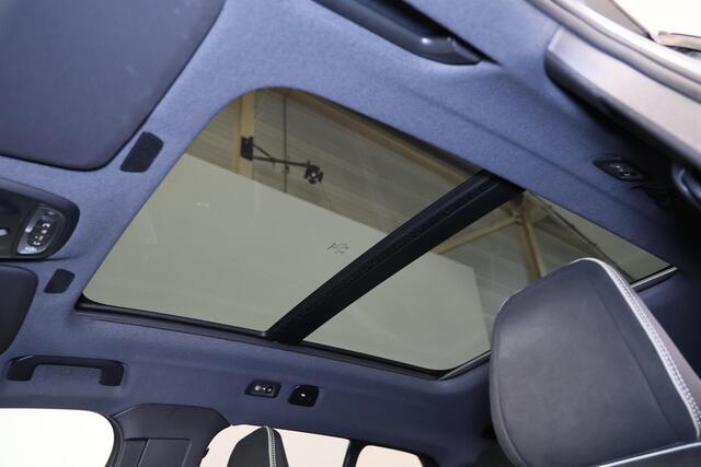 Volvo XC40 T5 AWD R-Design Intro Edition - Panorama/schuifdak - Harman/Kardon audio - Parkeercamera achter - Verwarmde voorstoelen, stuur & achterbank - Parkeersensoren voor & achter - Cruise control - Extra getint glas - Standkachel - 20' LMV