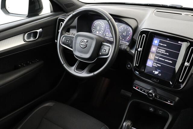 Volvo XC40 T4 MOMENTUM -CRUISE|CAMERA|BLIS|NAVI|TREKHAAK|18"