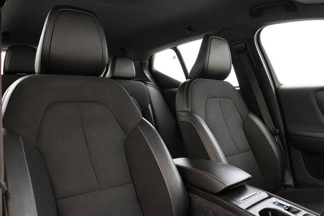 Volvo XC40 T4 MOMENTUM -CRUISE|CAMERA|BLIS|NAVI|TREKHAAK|18"