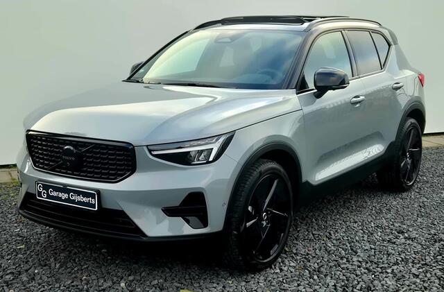 Volvo XC40 2.0 B3 Ultra Black Edition Model jaar 2026 - Panorama dak - R980 interieur - 20"Licht metaal - Alarm - 360 Camera - Two tone zwart dak en spiegelkappen - Privacy glas