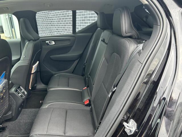 Volvo XC40 1.5 T3 Momentum Pro | Trekhaak | Panoramadak | Achteruitrijcamera | Parkeersensoren | Navigatie | Apple Carplay | Android Auto | Stoelverwarming | Climate Control