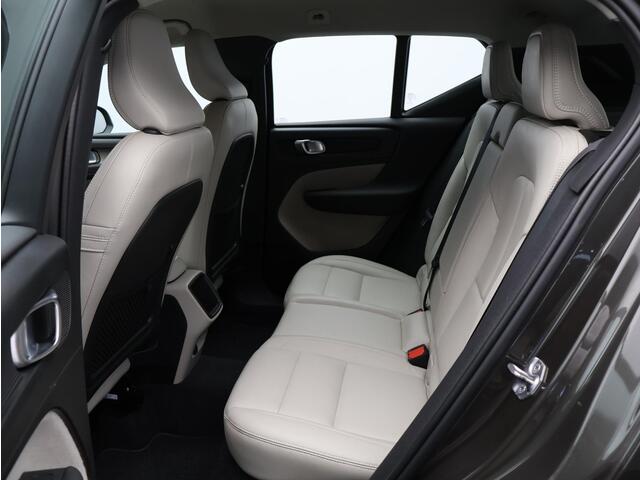 Volvo XC40 2.0 T4 190PK Inscription / Trekhaak / Lederen Bekleding / Stoelverwarming / Keyless / Parkeercamera / Park Assist V+A /