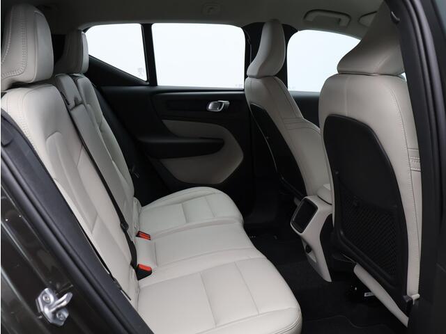 Volvo XC40 2.0 T4 190PK Inscription / Trekhaak / Lederen Bekleding / Stoelverwarming / Keyless / Parkeercamera / Park Assist V+A /