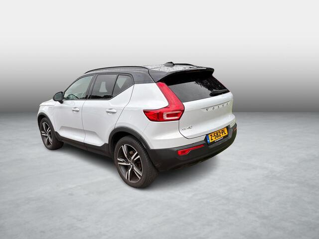 Volvo XC40 1.5 T4 Recharge R-Design | Plug-in Hybrid (PHEV) | Trekhaak | Panoramadak | 360 Graden Camera | Parkeersensoren | Harman Kardon Audio | Keyless Entry | Elektrische Achterklep | Navigatie | Lichtmetalen Velgen 19 inch